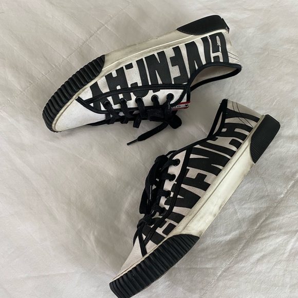 Authentic Givenchy Black & White Canvas Logo Sneakers Size 39 (US 9) - Picture 14 of 16